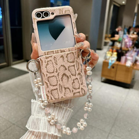 Scale Texture Side Buckle Shockproof Phone Case with Bracelet, For Samsung Galaxy Z Flip7 FE / 6, For Samsung Galaxy Z Flip7 5G, For Samsung Galaxy Z Flip5