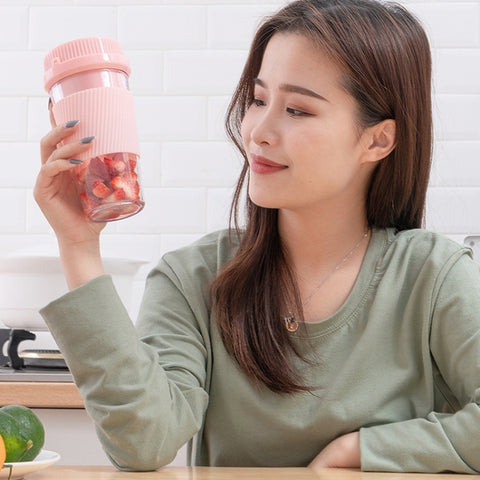 Portable USB Rechargeable Mini Household Electric Fruit Juicer, 250ml