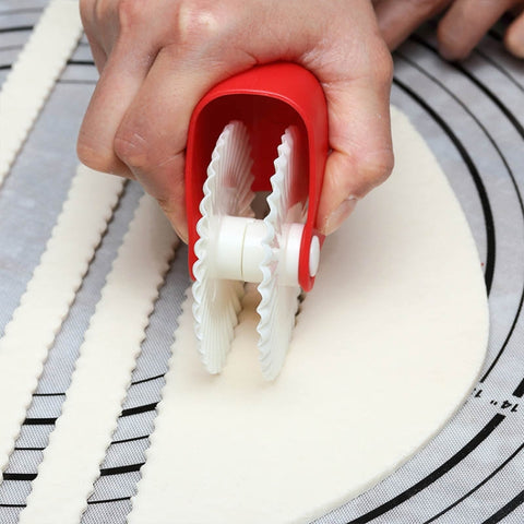 Baking Tools Pasta Cutting Wheel Hemming Wheel Manual Noodle Cutter Roller Knife Creative Kitchen Gadgets