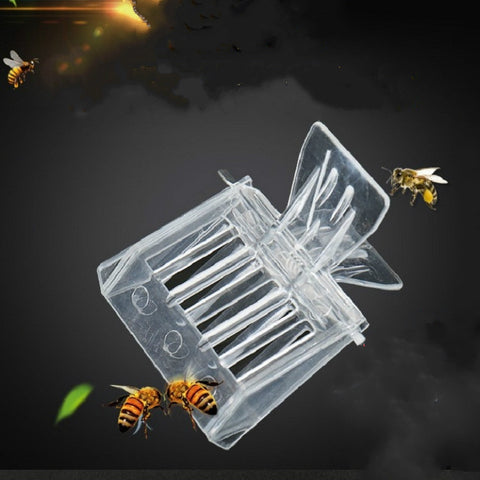 2 PCS  Plastic Book Clip Type Bee King Cage Beekeeping Tool