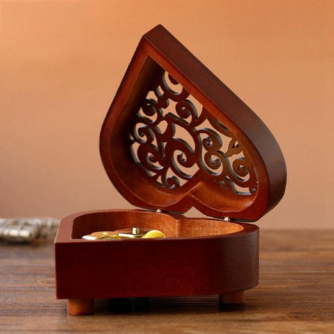 Creative Heart Shaped Vintage Wood Carved Mechanism Musical Box Wind Up Music Box Gift, Golden Movement